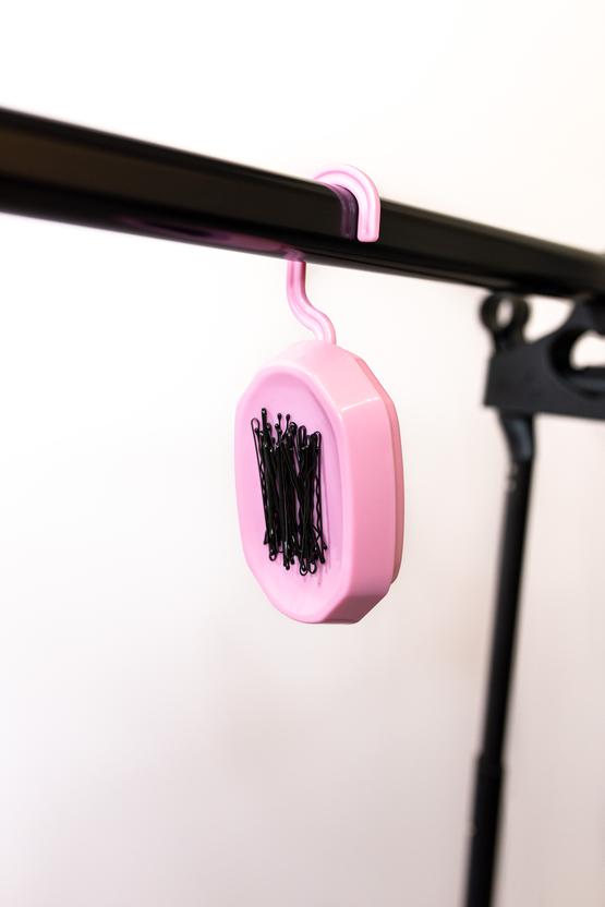 Glam&#39;r Gear® Bobby Buddy™ Magnetic Hanging Bobby/Hair Pin Tray